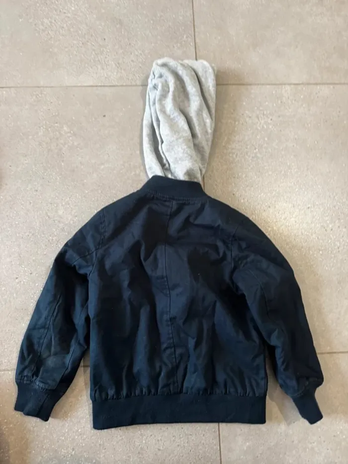 Manteau à capuche 6 ans, très bon état - photo numéro 4