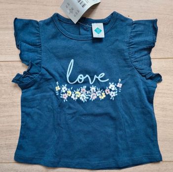 Tee-shirt 6 mois neuf avec etiquette