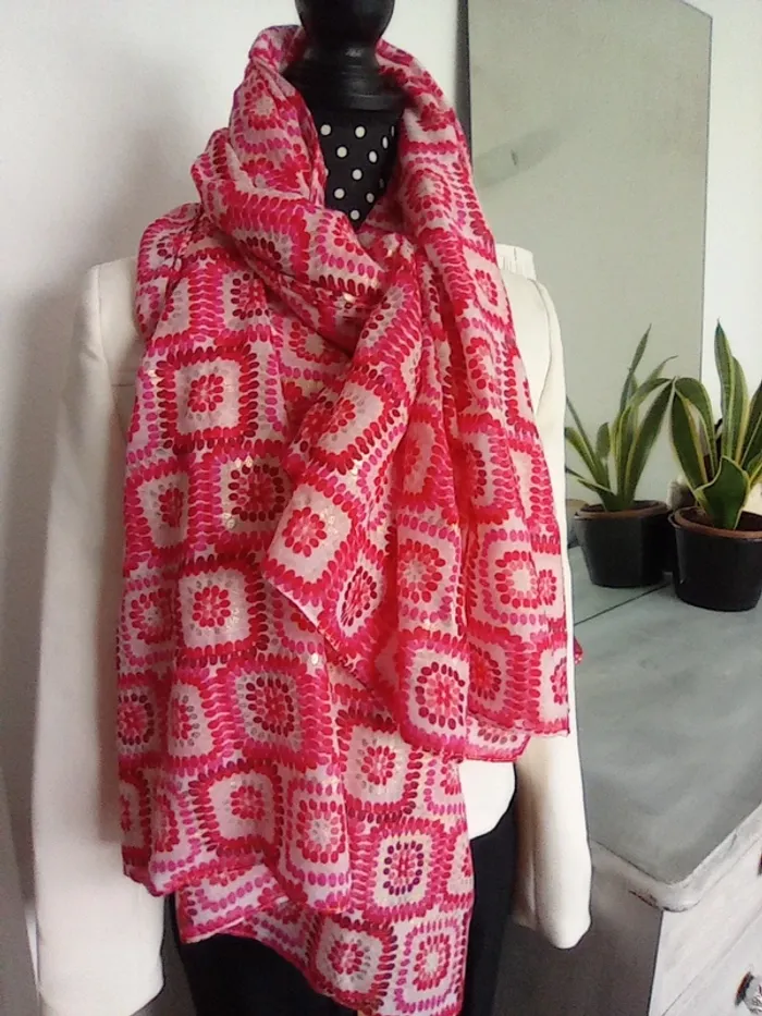 Paréo/ Foulard imprimé tons rose - photo numéro 5