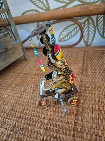 Ancien jouet en tôle mécanique