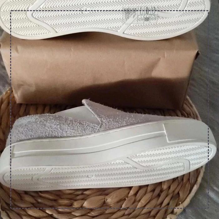 Sneakers neuves pointure  39 - photo numéro 2