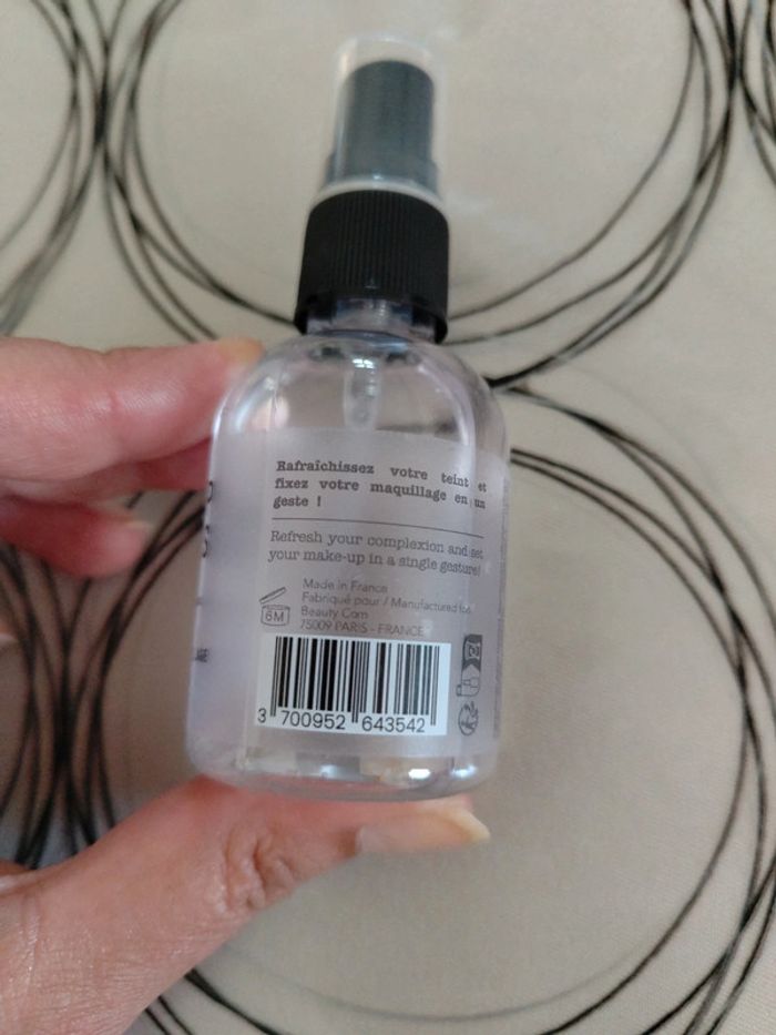 Spray fixateur de maquillage Makeup Stories complètement neuf - photo numéro 2