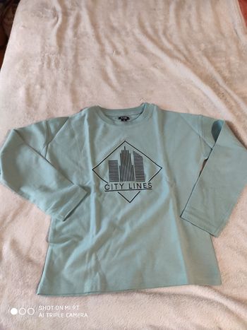 Tee-shirt manches longues garçon taille 8 ans 