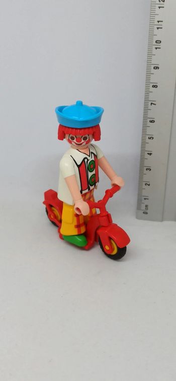 Clown sur trotinette playmobil