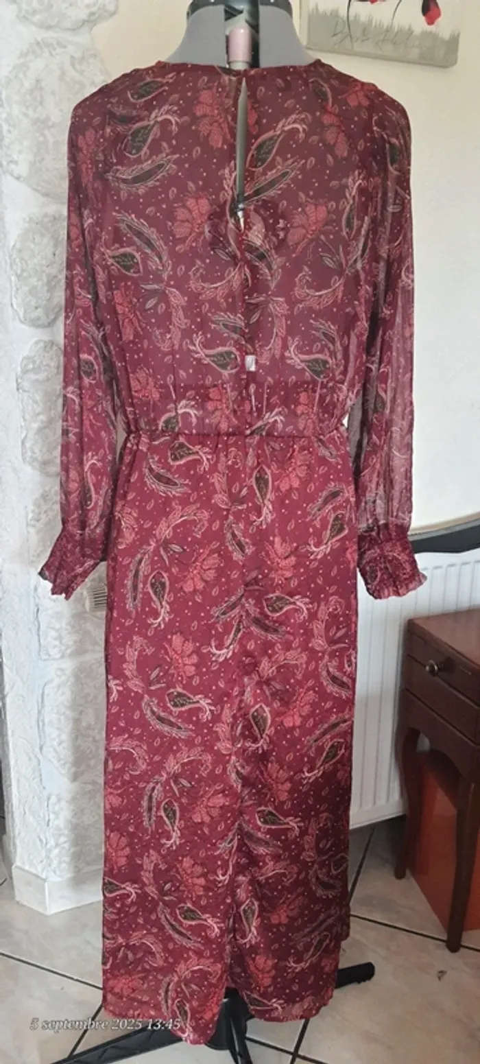 Jolie robe longue - photo numéro 2