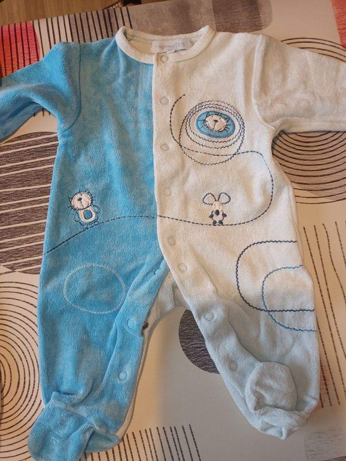 Lot 4 pyjamas qui s'ouvrent devant Taille 1 mois - photo numéro 5