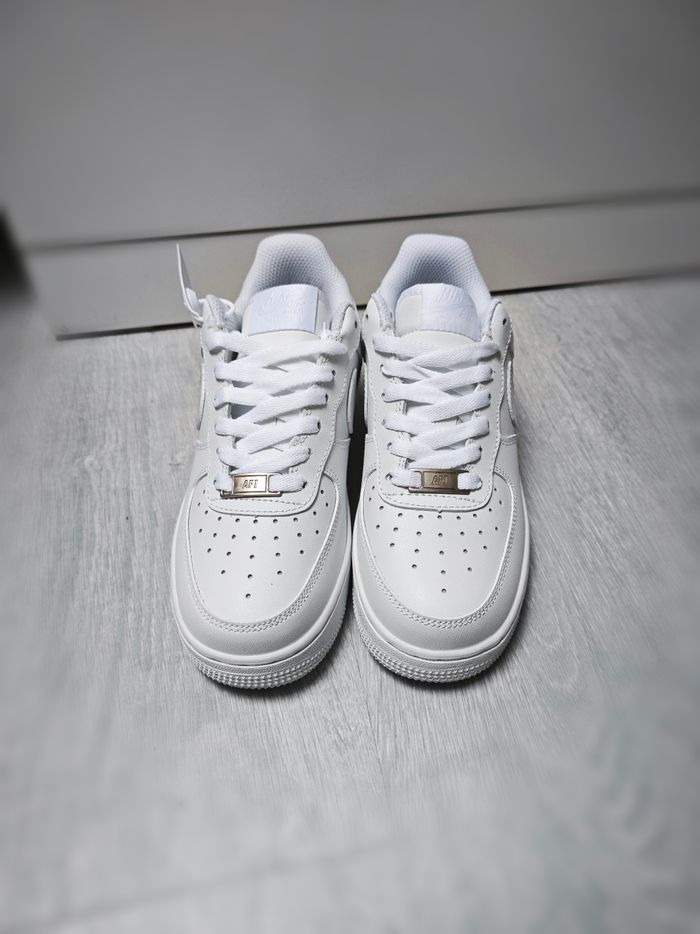Nike Air Force 1 Blanches Taille 36 - photo numéro 2