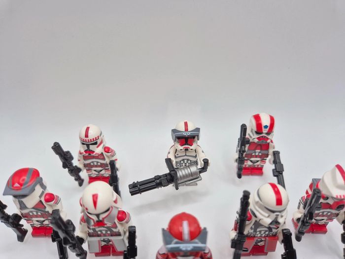 Figurines type lego Escouade de 8 clones de coruscante dont le commandant Fox star wars - photo numéro 7
