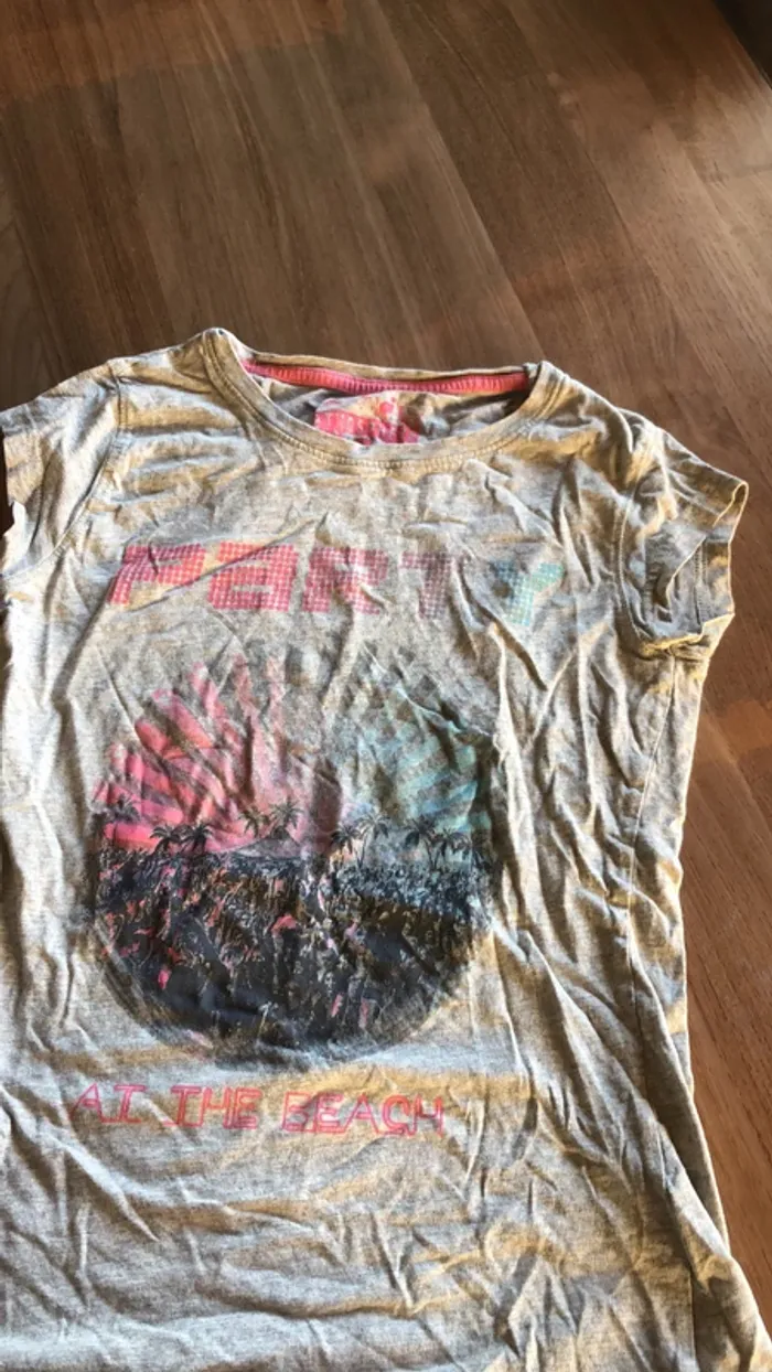 TEE shirt