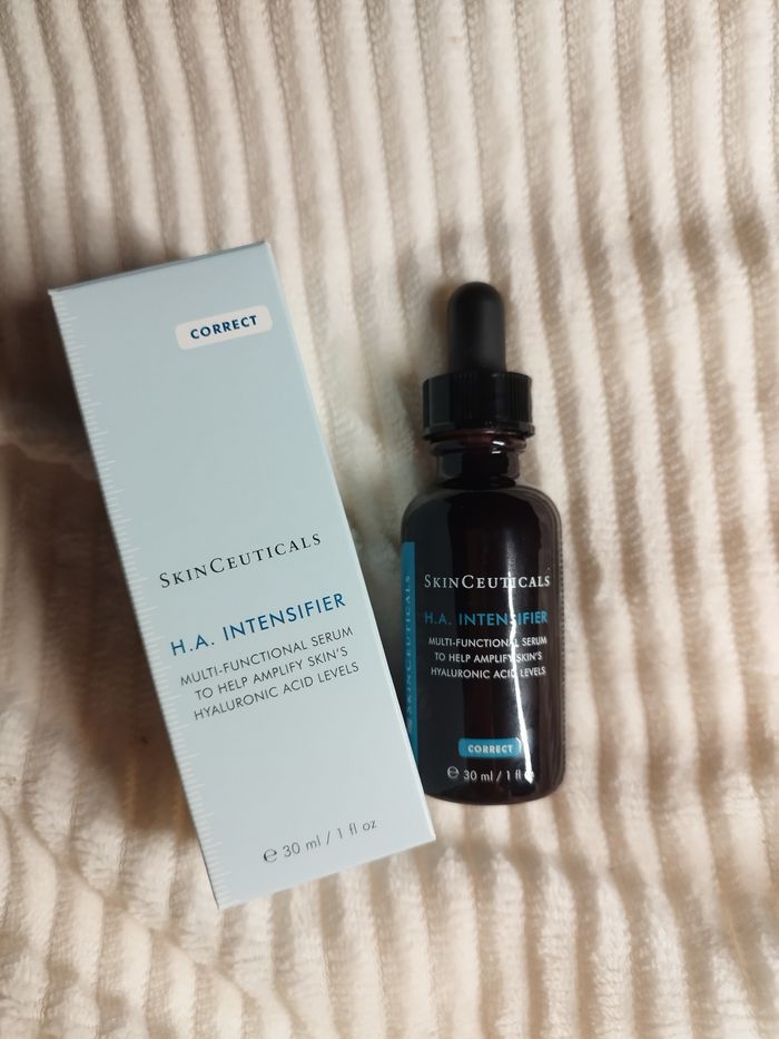 SkinCeuticals H.A. intensifier