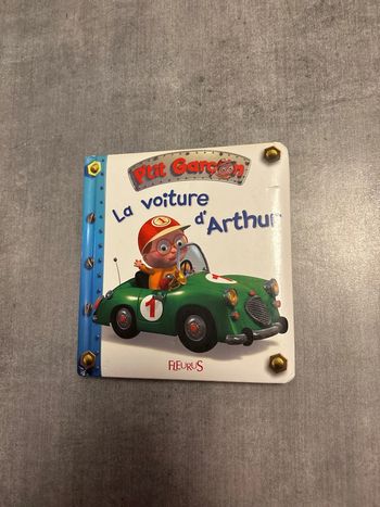 Livre, petit garçon, la voiture d’Arthur