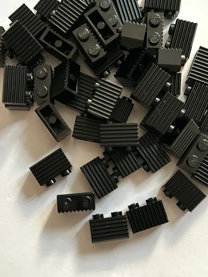 50 Brick Lego , Modified 1 x 2 with Grille / Fluted Profile ref 2877 Black - photo numéro 2