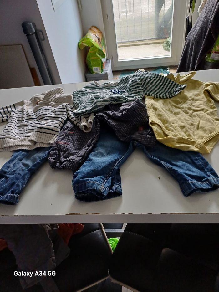 Lot de vêtement 9 mius 3 pantalon 1 bidy/ polo et 2 polo - photo numéro 2