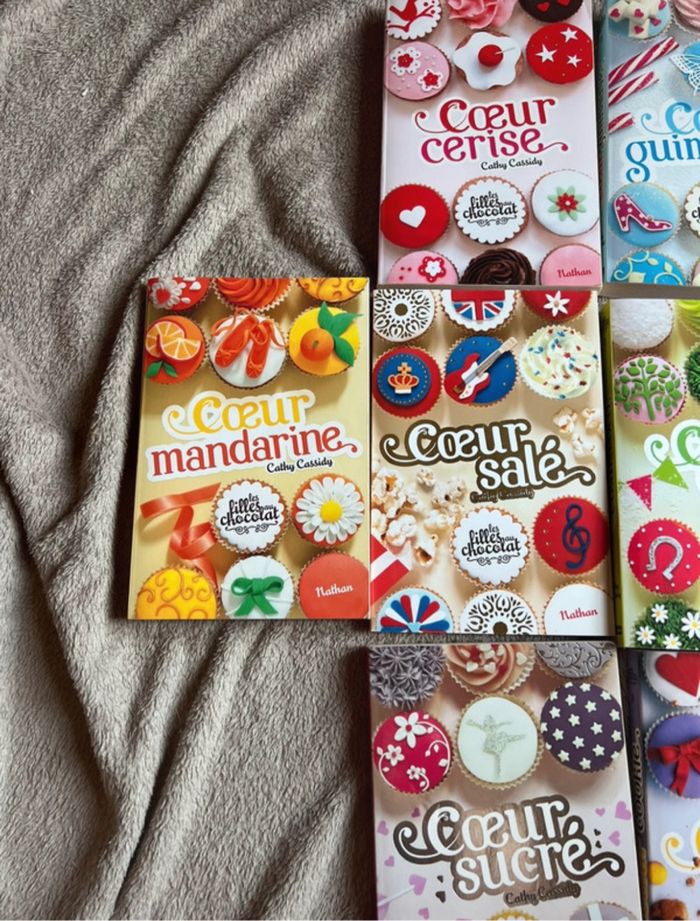 Lot Grand format les filles au chocolat 8 livres de Cathy Cassidy - photo numéro 3