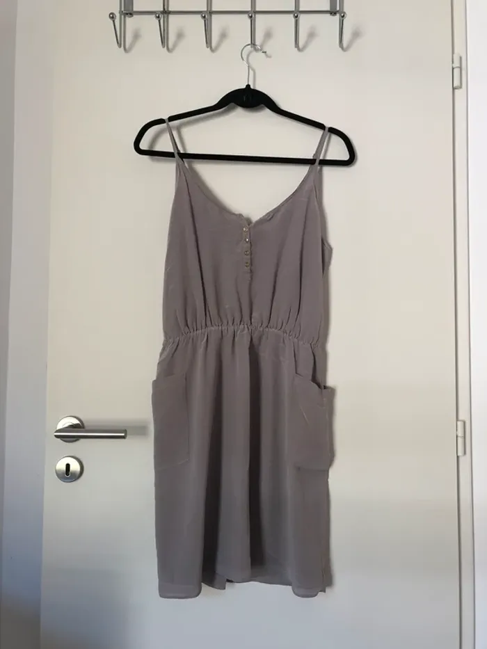 Robe à bretelle gris en soie très bon état Sud Express taille M - photo numéro 5