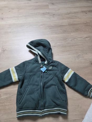 Gilet zippé à capuche 5 ans