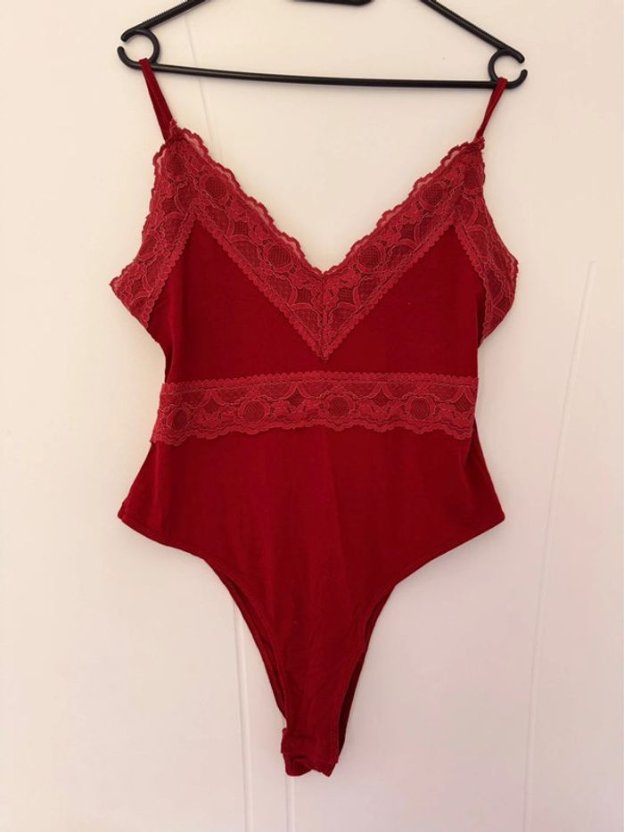 Body bordeaux en dentelle