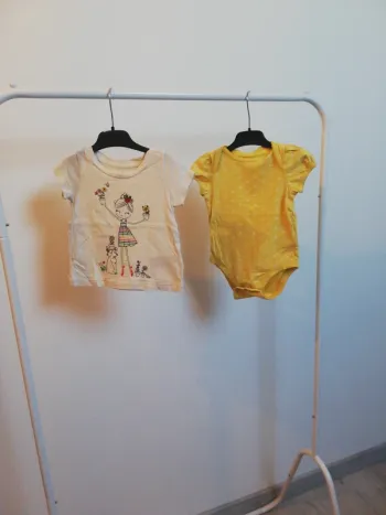 Lot T-shirt body GAP 6/12 mois 70cm