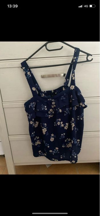 Haut a fleur bleu