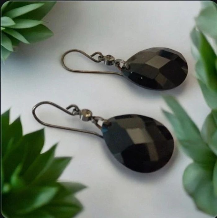 Boucles d'oreilles pendentif strass noir En très bon état - photo numéro 4