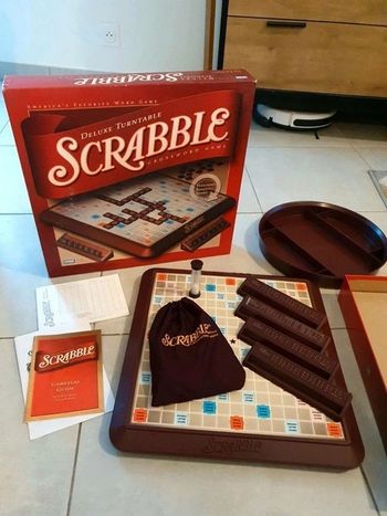 Scrable Deluxe tournant