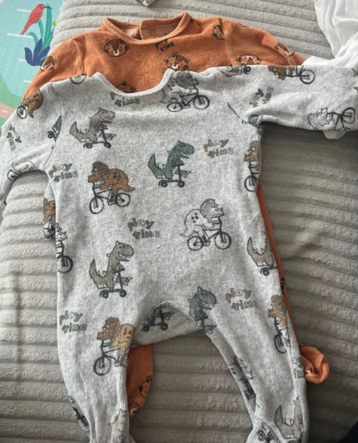 Lot pyjama taille 6 mois