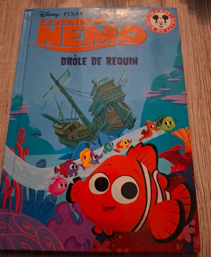 Livre le monde de nemo drôle de requin