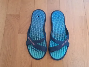 Claquettes taille 35 Nabaiji