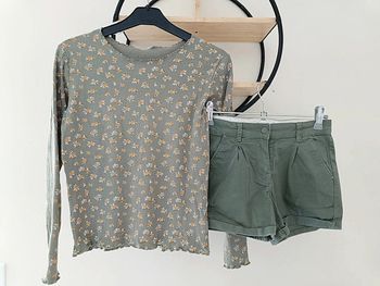 10 ans ensemble Teeshirt côtelé tape a l oeil et short kiabi