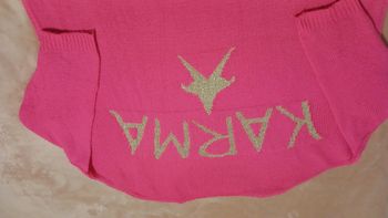 Tunique coll V  avec fantaisie doree dans le dos