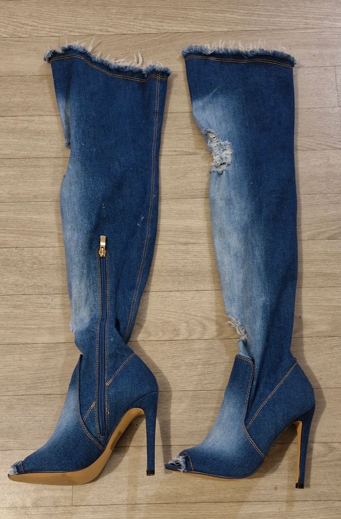 Bottes à talons rares et originales en denim (jean) effet trouées - photo numéro 4