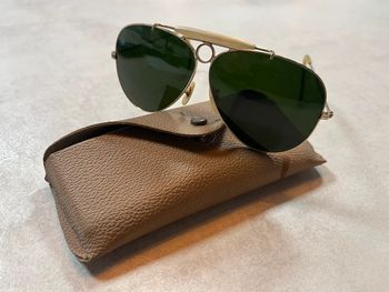 Paire lunettes solaires Ray ban ancienne collection aviator
