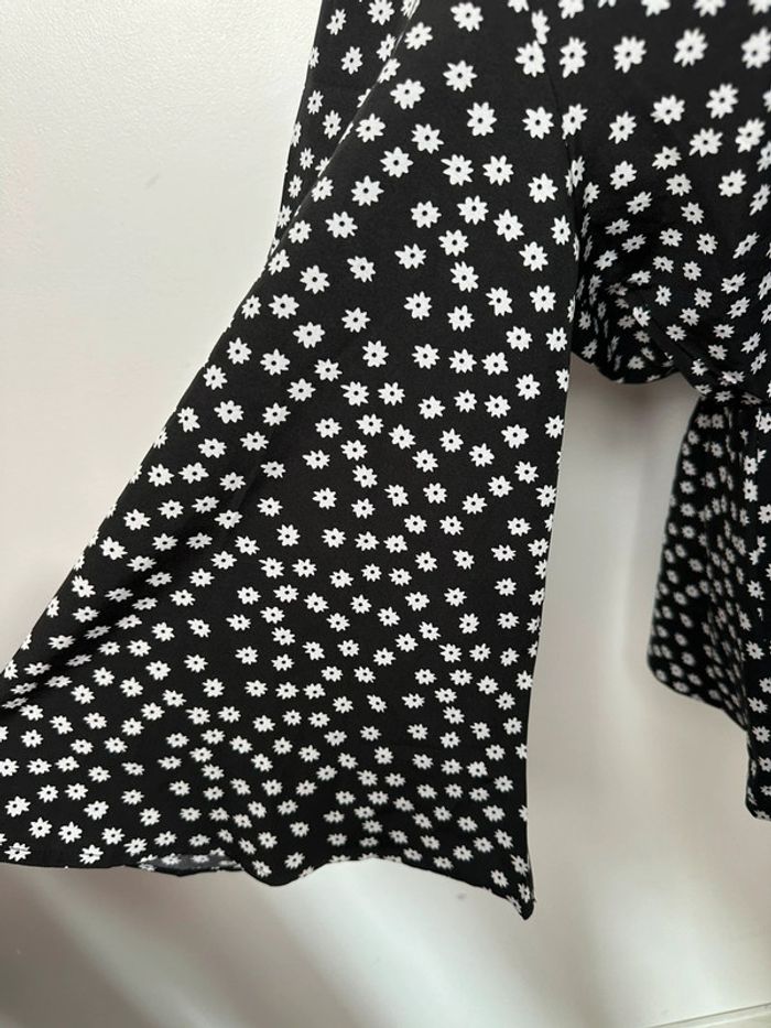 🌸Blouse Shein Curve - noir à fleurs blanche 🌸 - photo numéro 5