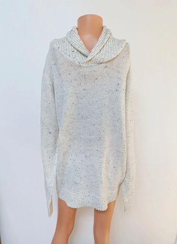 Pull à col blanc