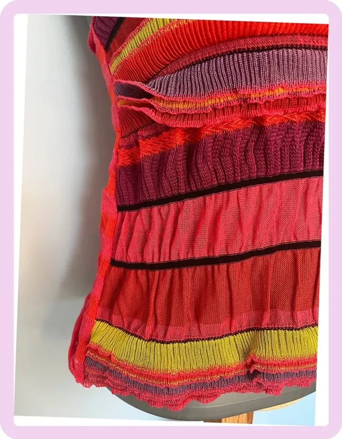 🔥 Débardeur court Louise Della – Taille 2 – Rouge, rose & violet – Style frais et féminin 🔥 - photo numéro 3