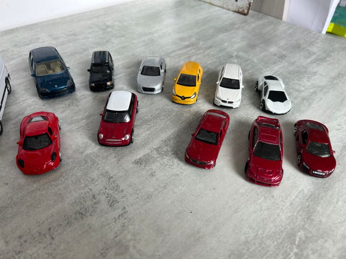 lot petites voitures et voitures miniatures et camion transport jouets enfant différentes tailles - photo numéro 4