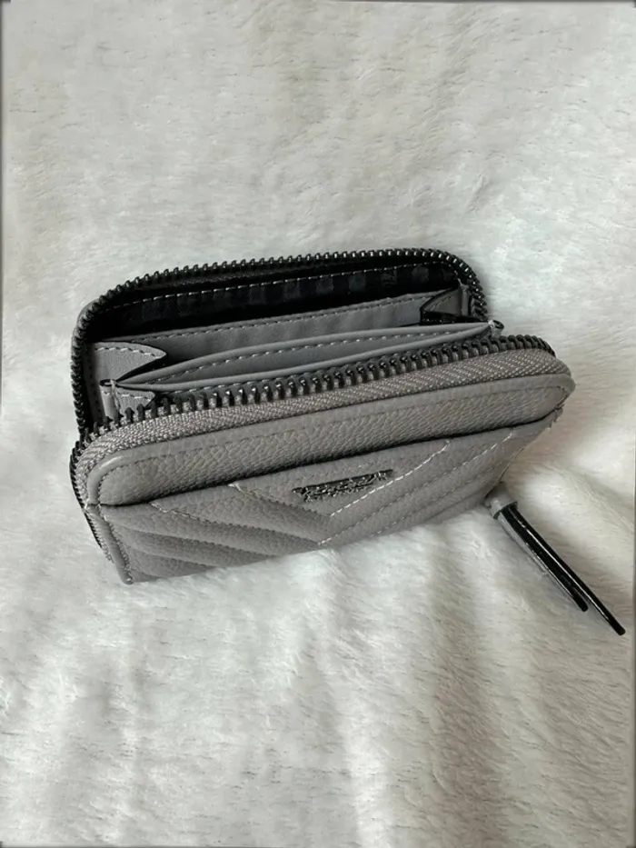 Porte-monnaie gris Victoria’s Secret neuf - photo numéro 9