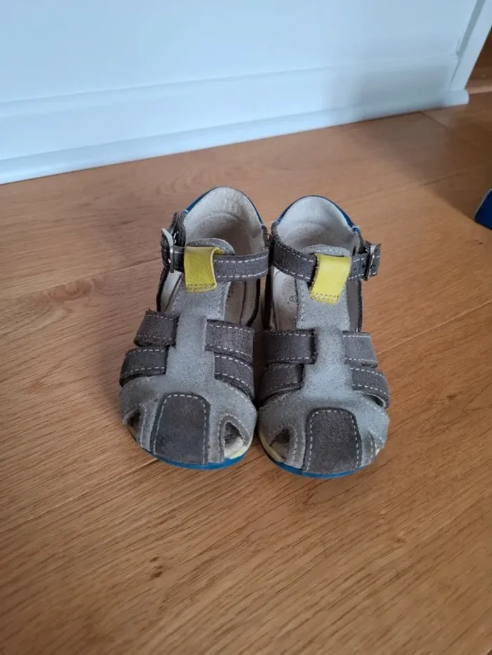 Chaussures sandales bébé en cuir - 21 - très bon état - photo numéro 2