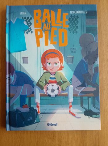 Livre BD enfant - Balle au pied - Remise en jeu