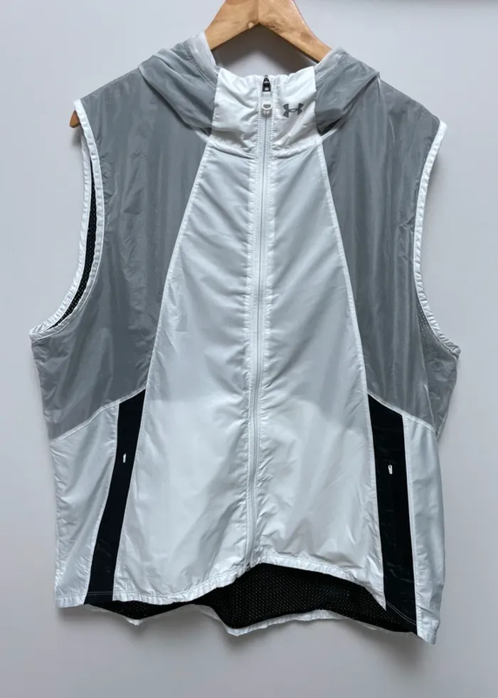 Under Armour Women's Run Vest with Hoodie Size XXL