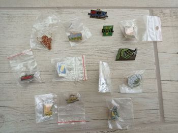 Lot de 13 pin's Années 80/90