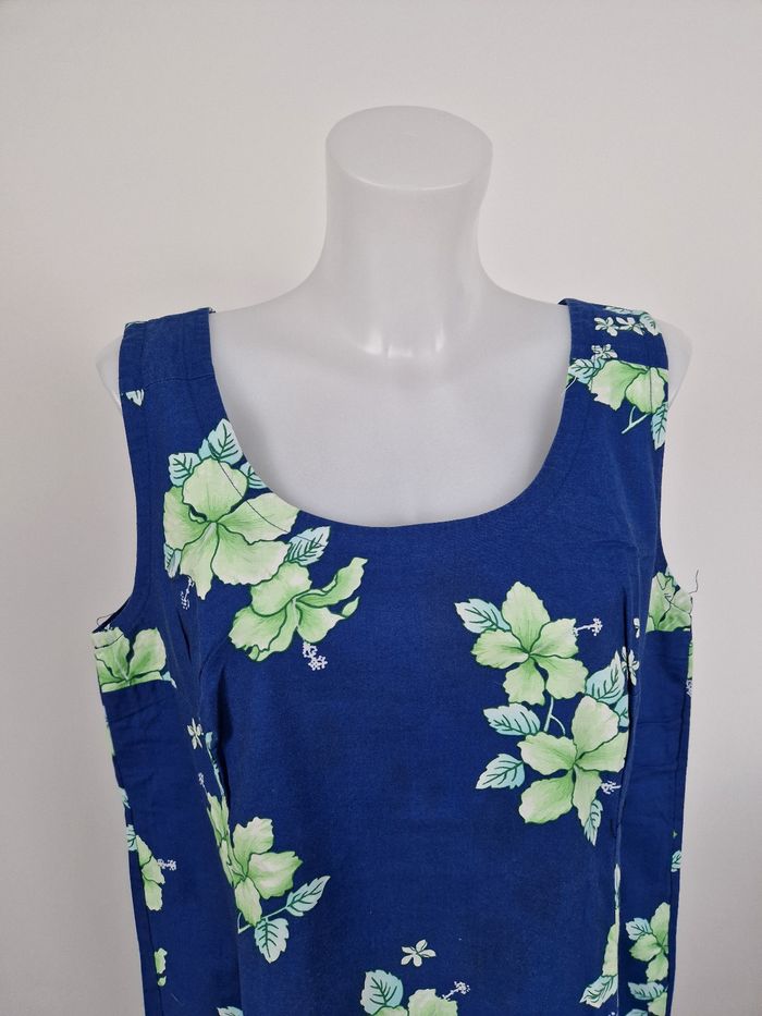 Robe polynésienne bleue à fleurs verte claire - photo numéro 2