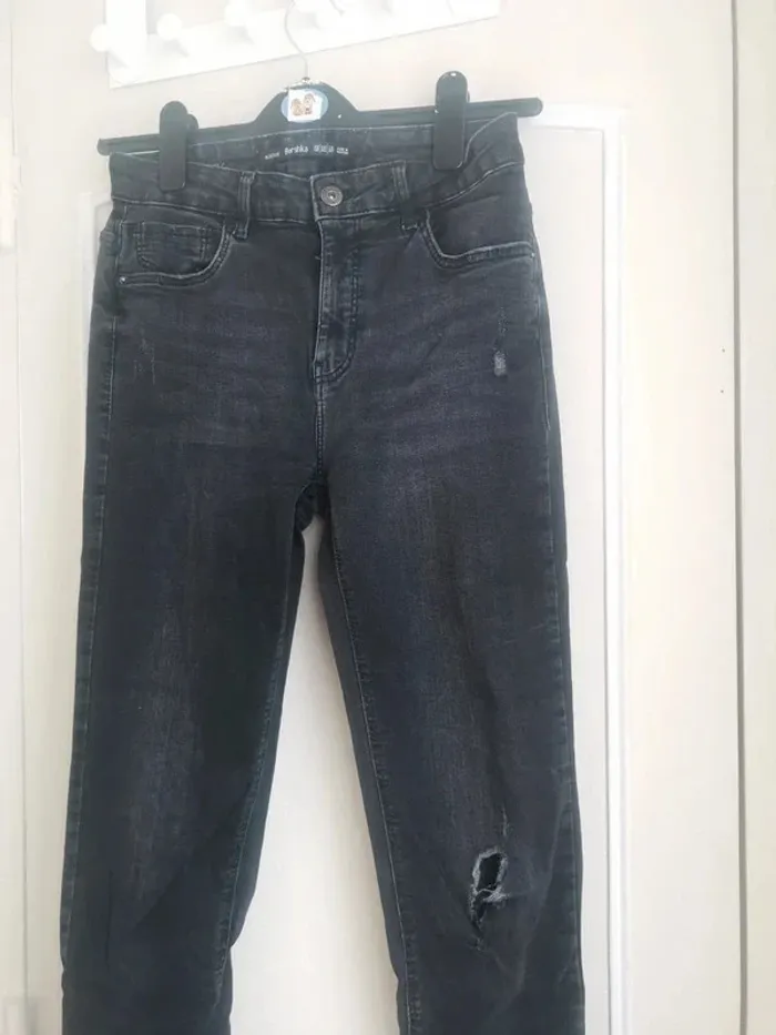 Jeans déchiré Bershka taile 38 - photo numéro 2