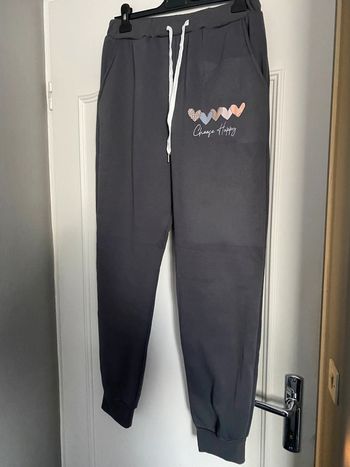 Pantalon jogging gris neuf matière douce