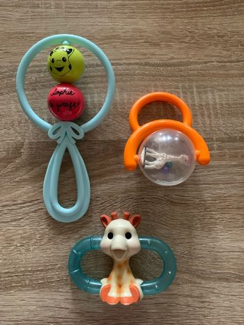 2 hochets et 1 anneau de dentition Sophie la girafe