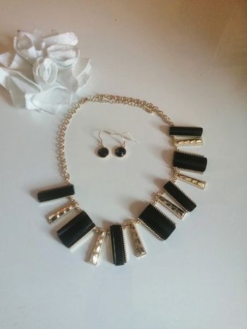 🌸Parure de bijoux : collier et boucles d'oreilles assorties neuve 🌸