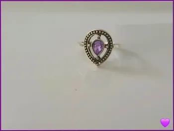 Bague argentée tendance – élégante et résistante