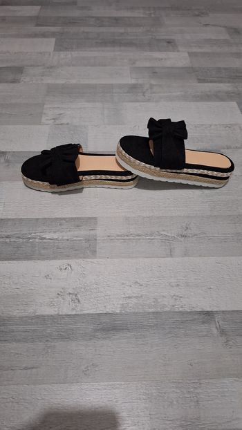 Sandale compense taille 37 neuve