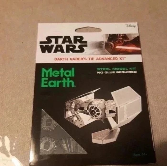 Maquette métal Star wars - Darth Vader's tie advanced X1