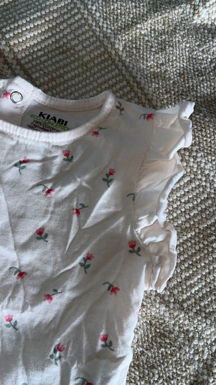 T-shirt à fleurs 🌷 - photo numéro 2